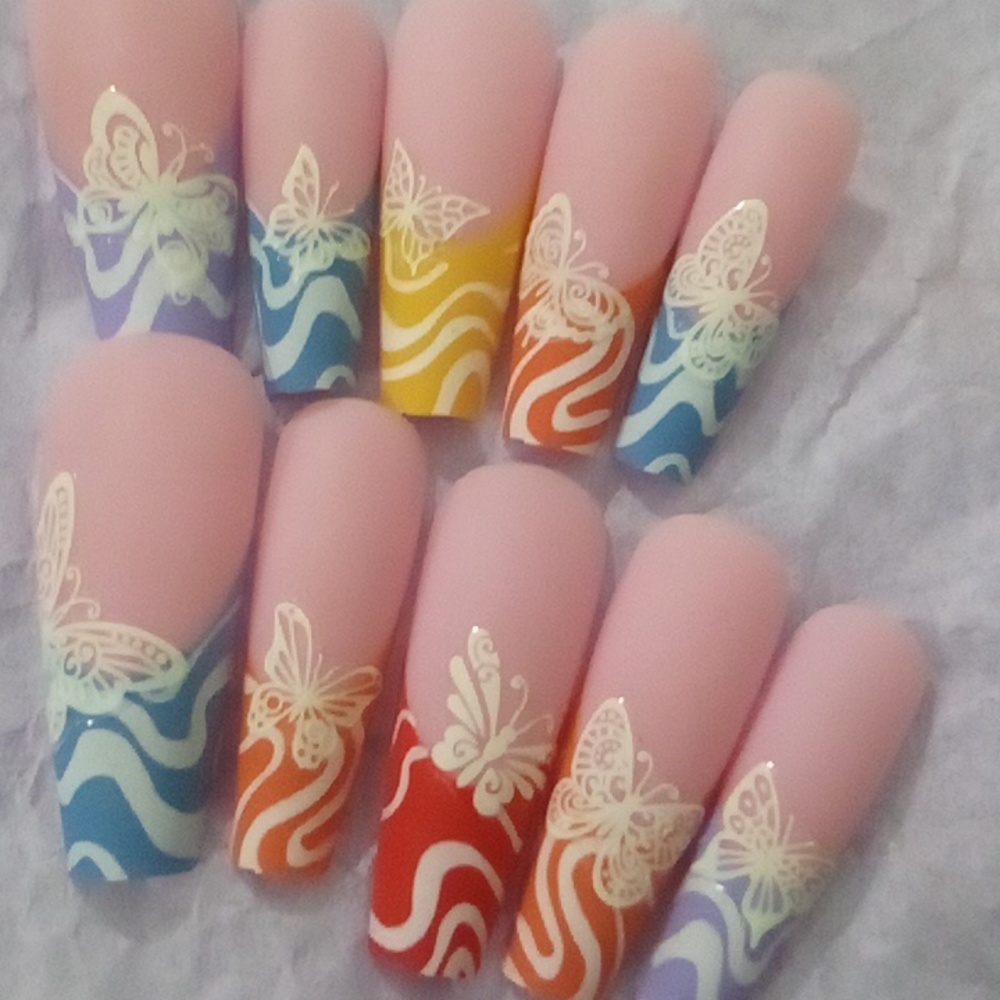Spring butterfly 🦋 press on nails - Picture 2 of 2
